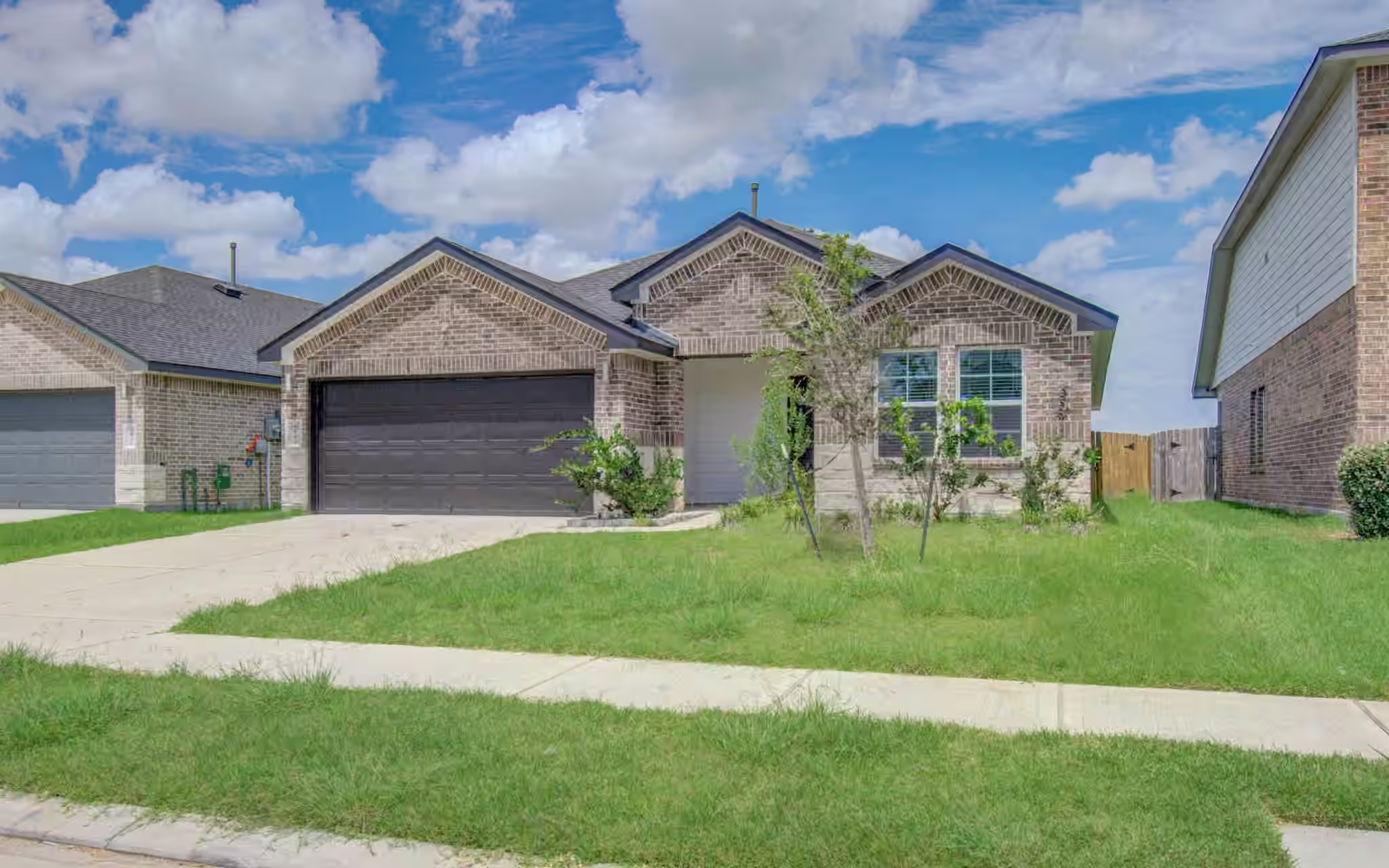 Photo 2 of 7903 Wrangler Shack Lane, Rosharon, TX