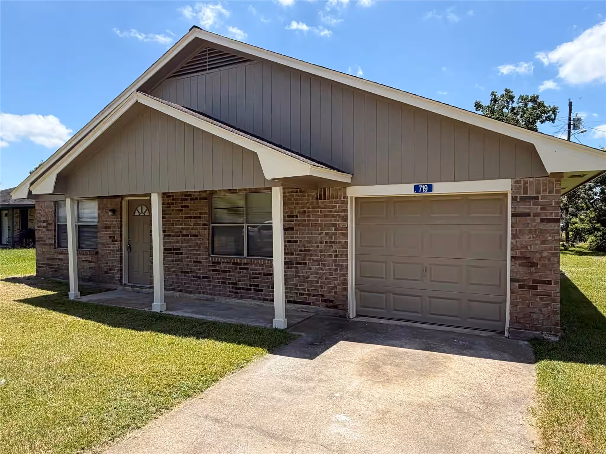 Photo 2 of 719 Pine Terrace Road, Prairie View, TX