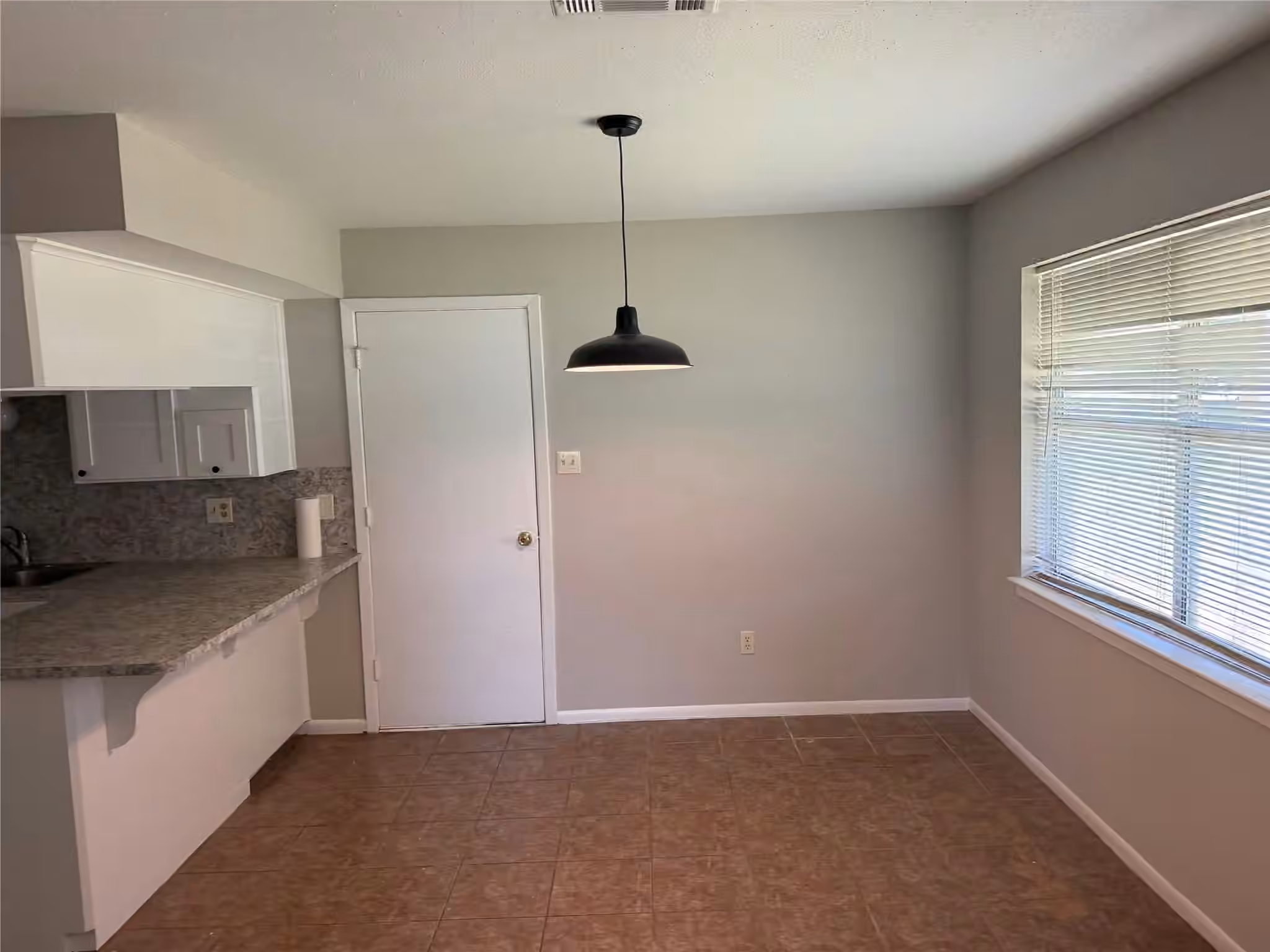 Photo 5 of 719 Pine Terrace Road, Prairie View, TX