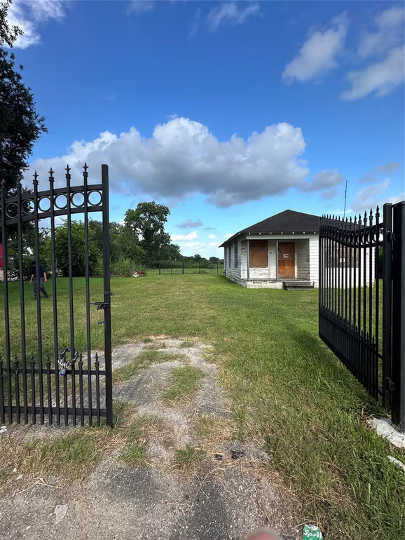 Photo 3 of 10809 Telephone Road, Houston, TX