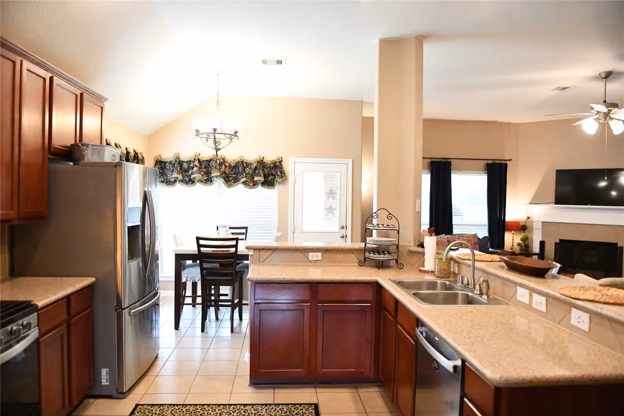 Photo 3 of 6410 Alicia Way Drive, Katy, TX