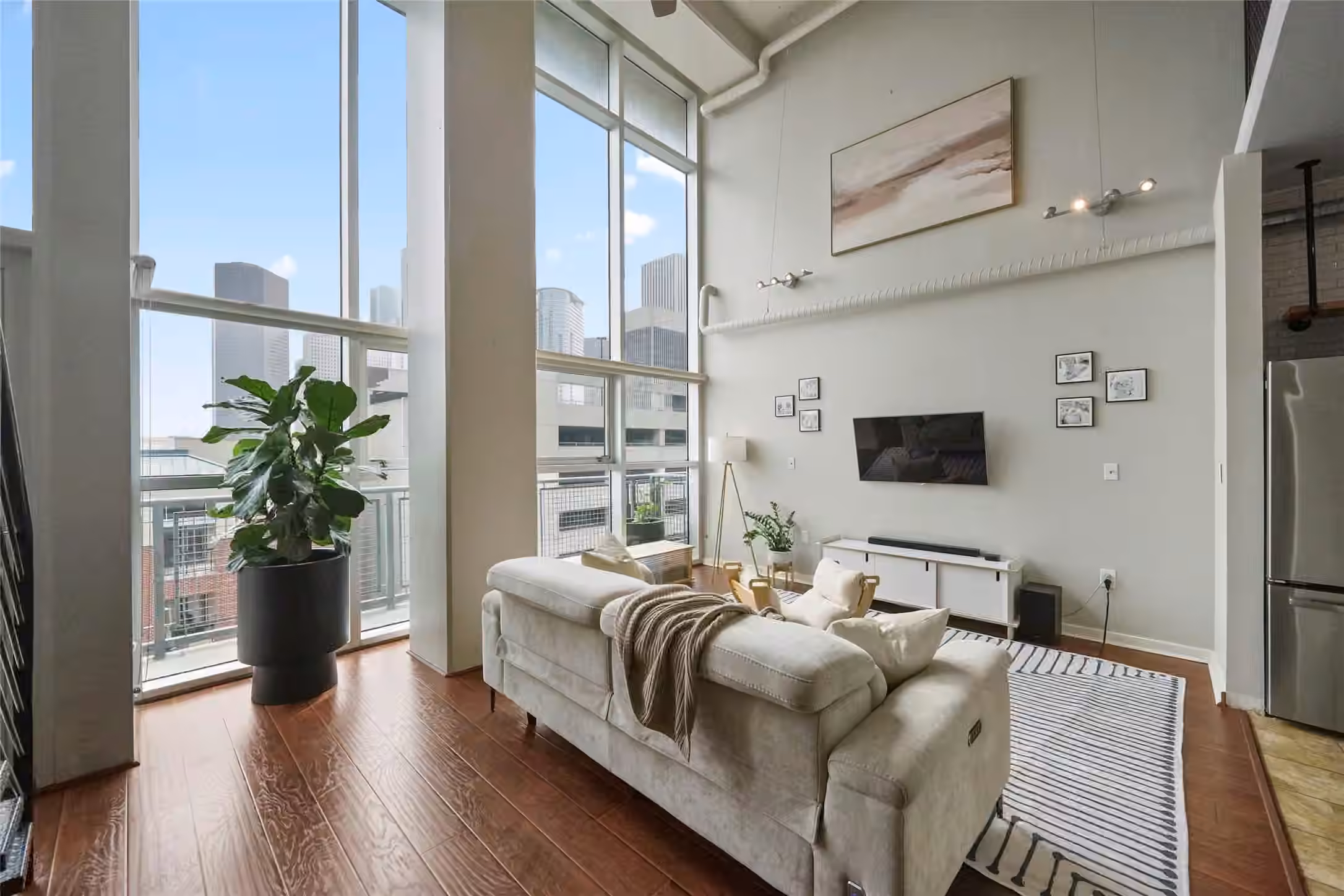 Photo of 2000 Bagby Street 7418, Houston, TX