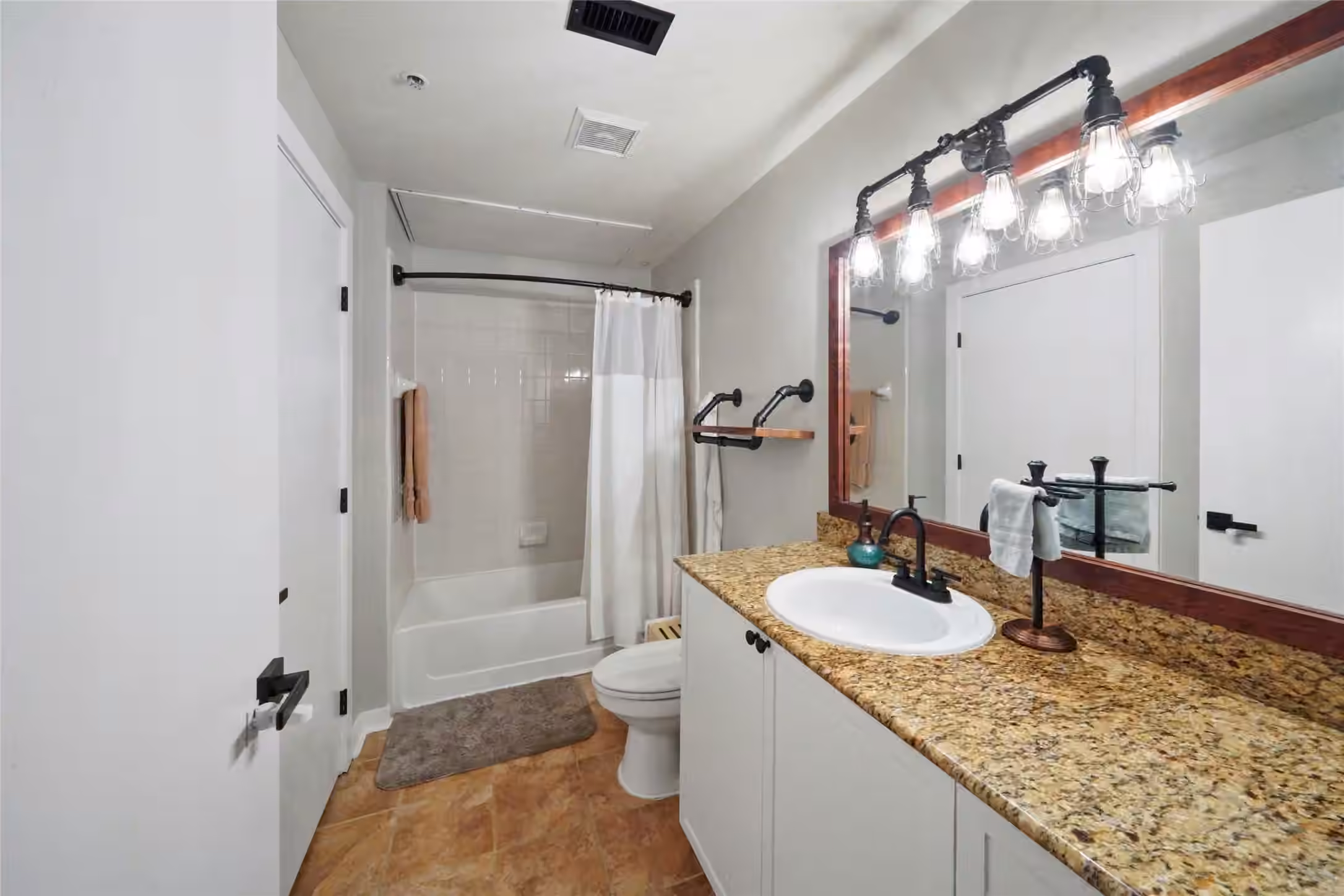 Photo 5 of 2000 Bagby Street 7418, Houston, TX