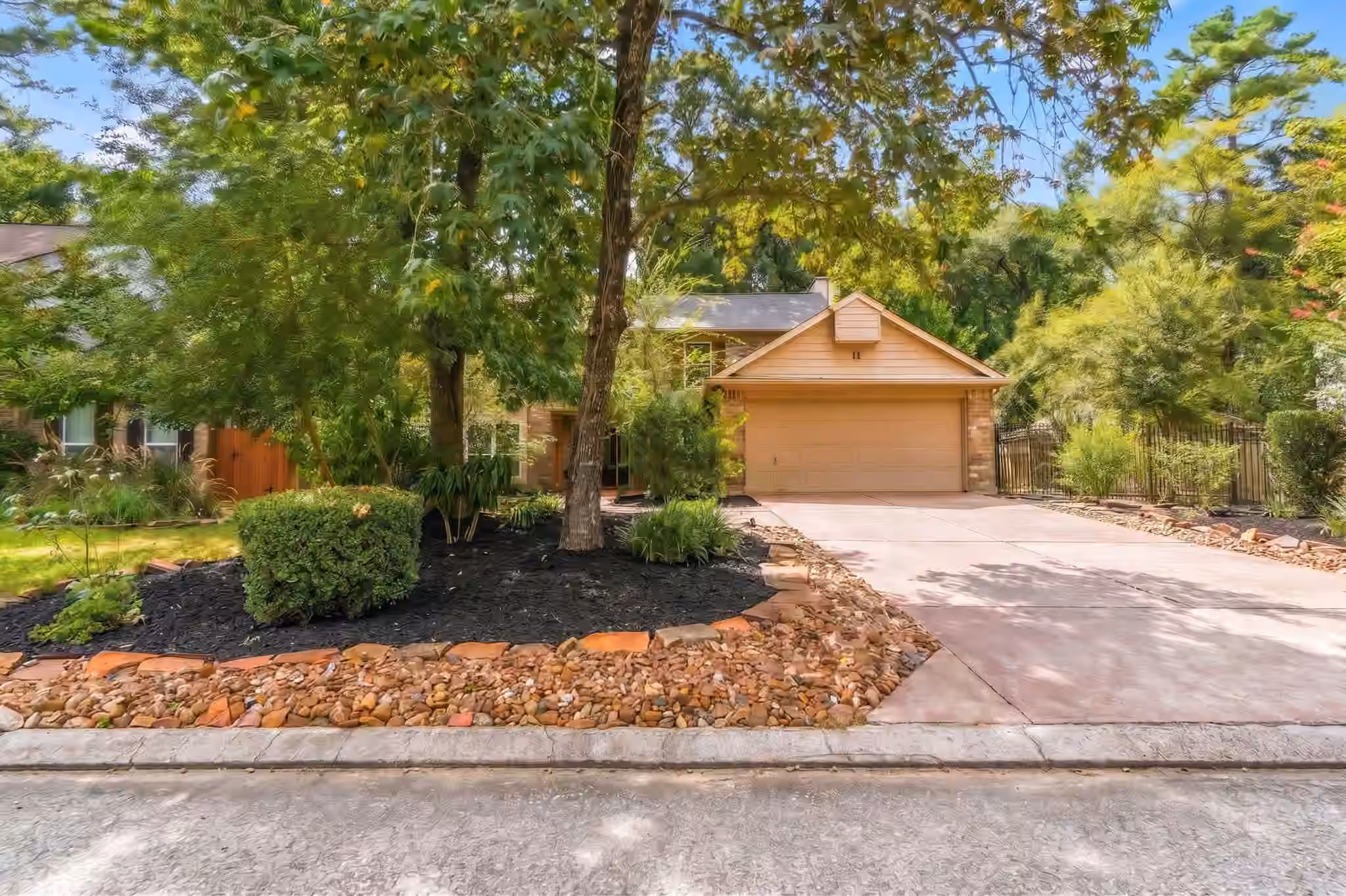 Photo of 11 Thorn Berry Place, The Woodlands, TX 77381