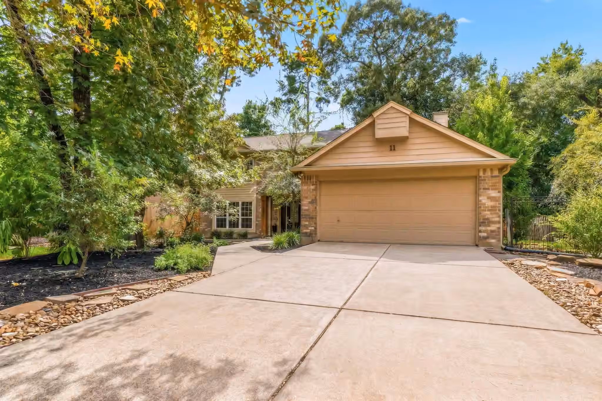 Photo 5 of 11 Thorn Berry Place, The Woodlands, TX