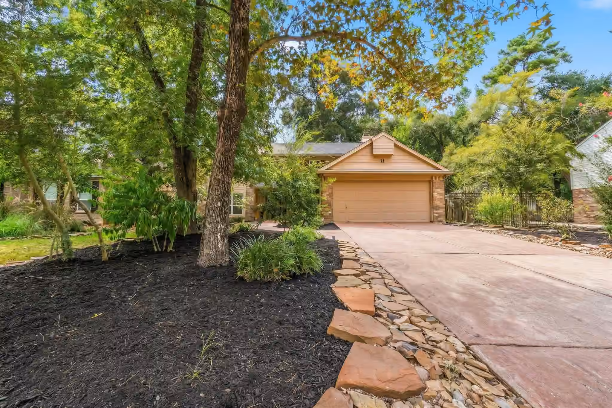 Photo 6 of 11 Thorn Berry Place, The Woodlands, TX