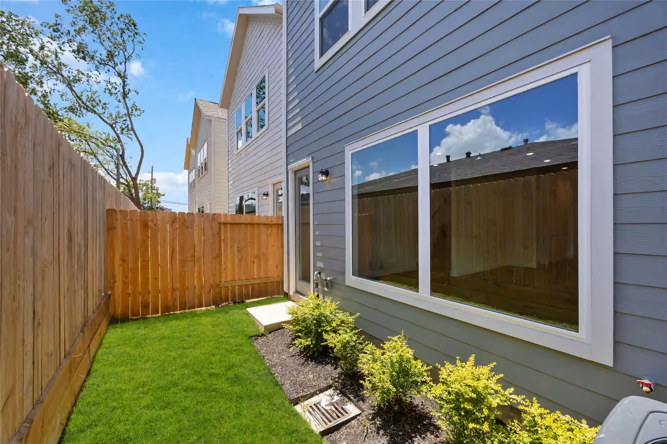 Photo 3 of 1530 W 34th Street, Houston, TX