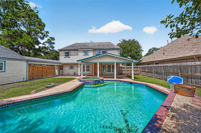 Photo 5 of 18007 Oakhampton Drive, Houston, TX