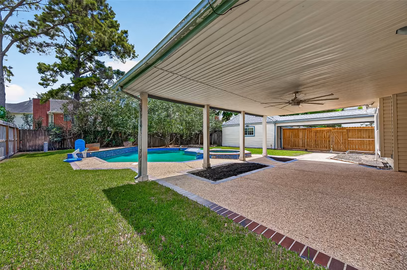 Photo 7 of 18007 Oakhampton Drive, Houston, TX