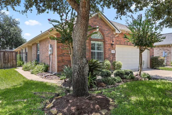 Photo 4 of 1242 Modena Drive, Pearland, TX