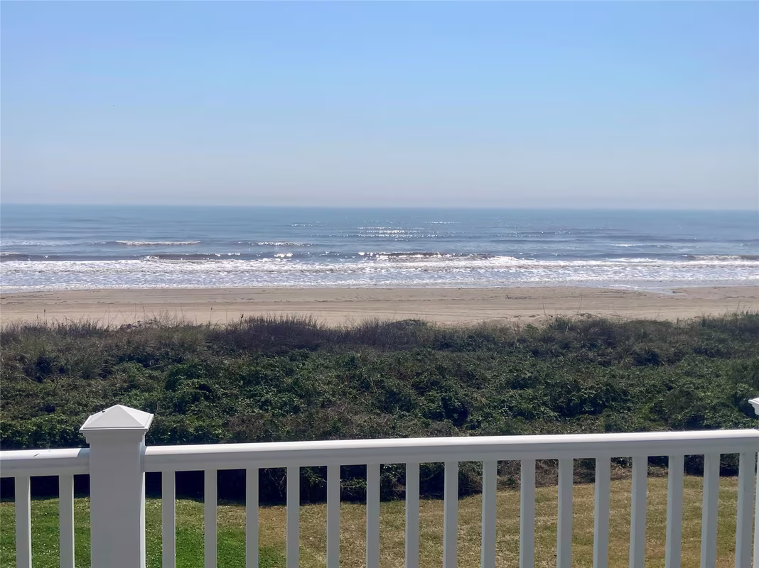 Photo 3 of 2290 TRINIDAD, Crystal Beach, TX