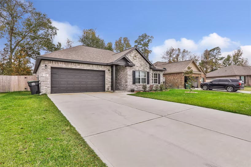 Photo 2 of 436 Pebble Drive, Dayton, TX