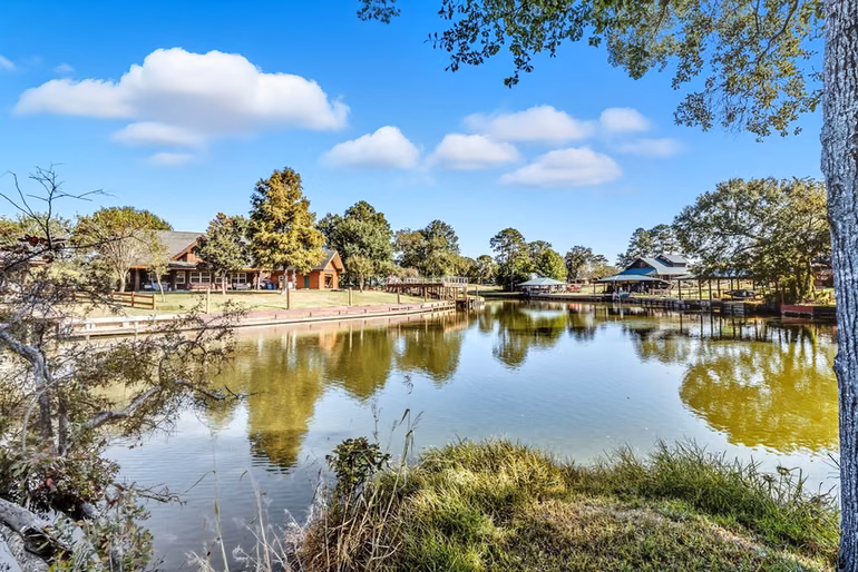 Photo of 50 Hunters Creek Drive, Huntsville, TX 77340