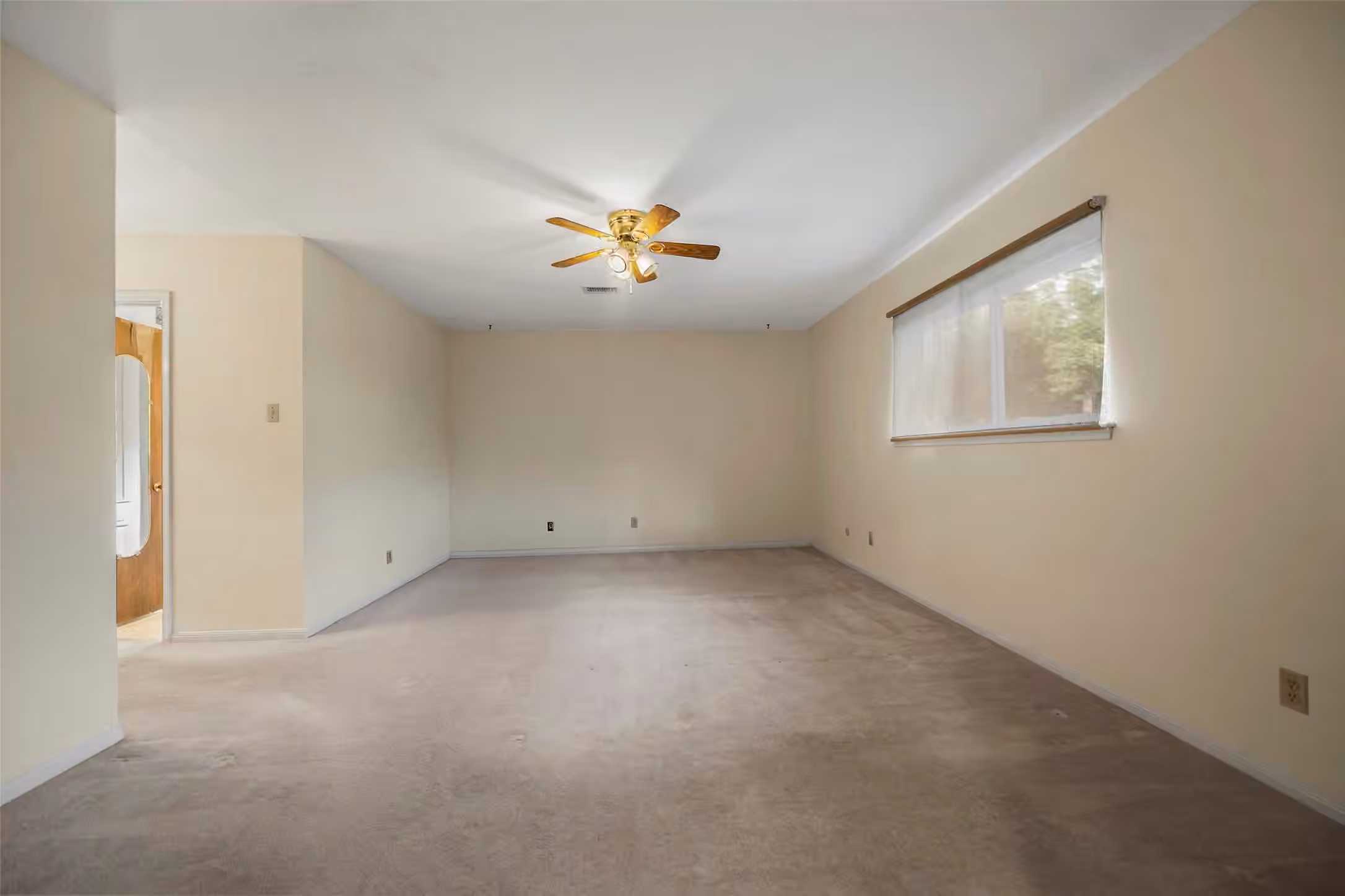 Photo 4 of 1102 Doral Lane, Houston, TX