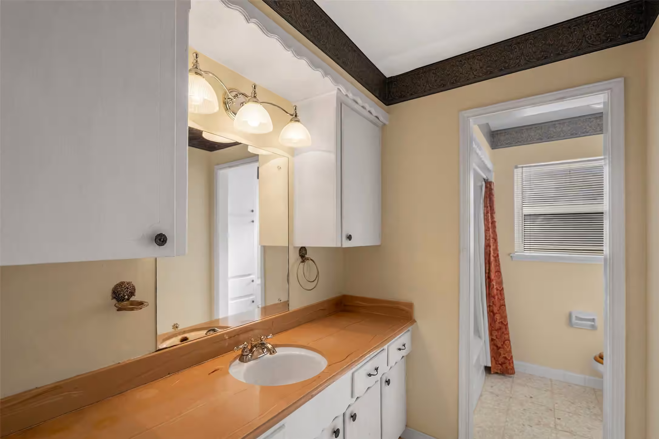 Photo 7 of 1102 Doral Lane, Houston, TX