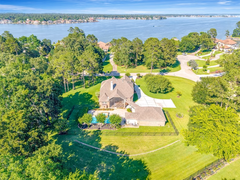Photo 3 of 11309 Harbor Breeze Drive, Montgomery, TX
