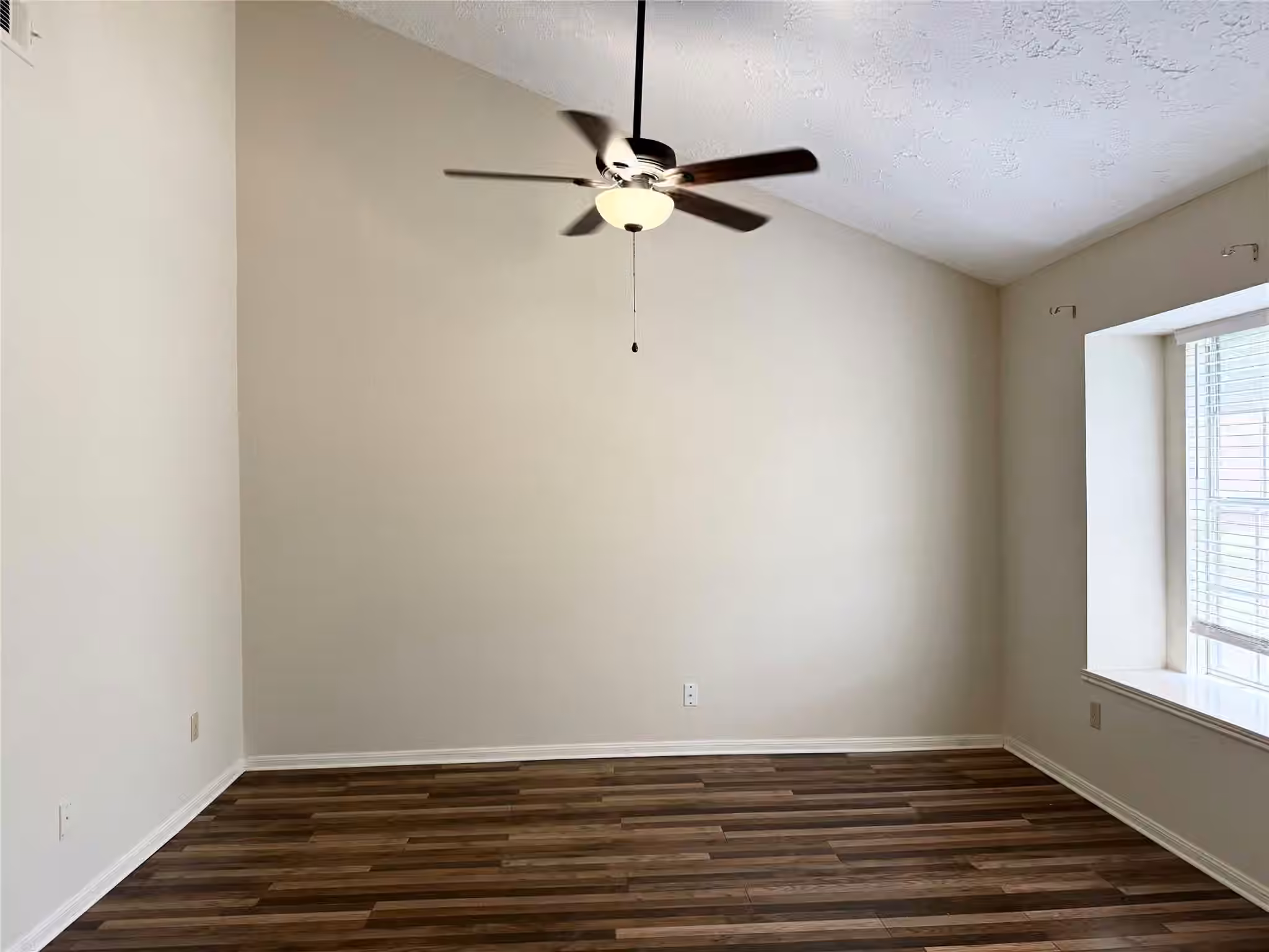 Photo 4 of 8952 Wilcrest Drive, Houston, TX