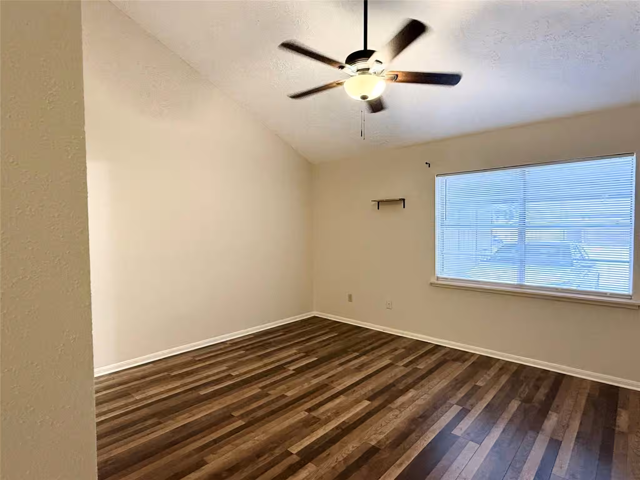 Photo 5 of 8952 Wilcrest Drive, Houston, TX