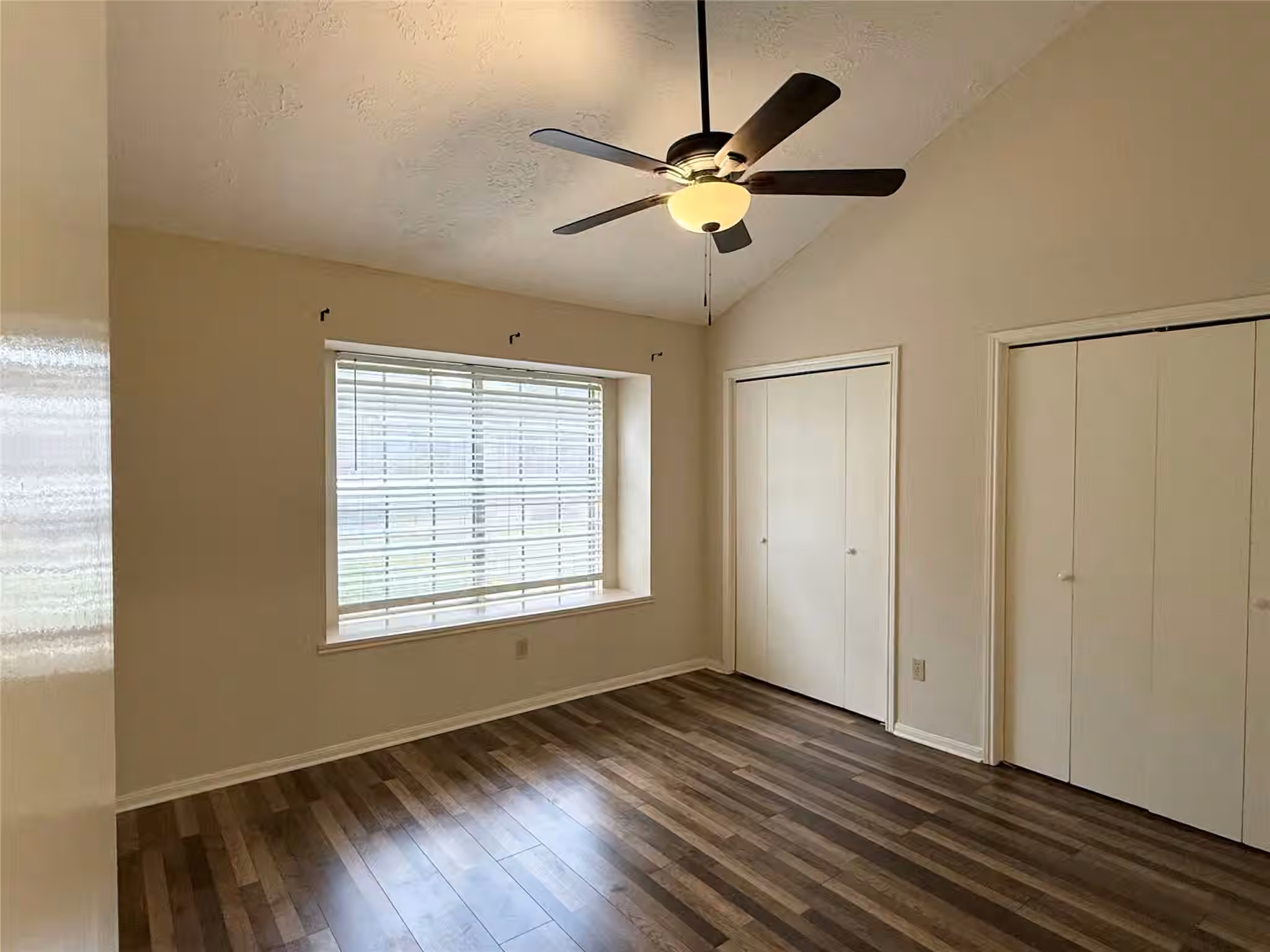 Photo 7 of 8952 Wilcrest Drive, Houston, TX