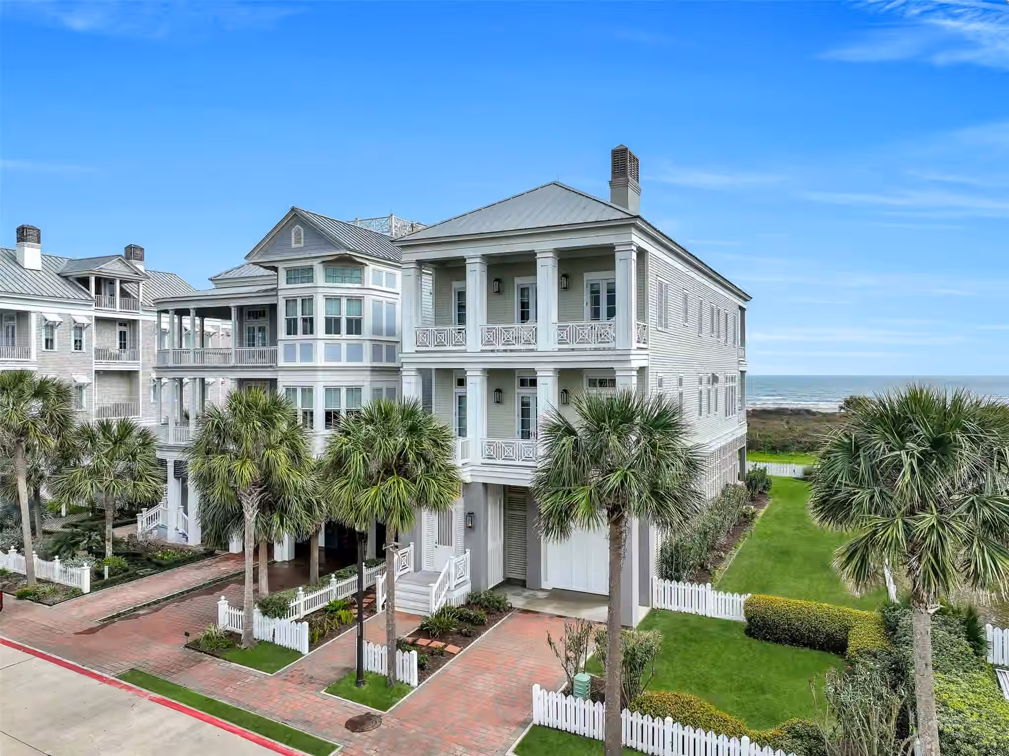 Photo 4 of 2457 E Seaside Drive, Galveston, TX