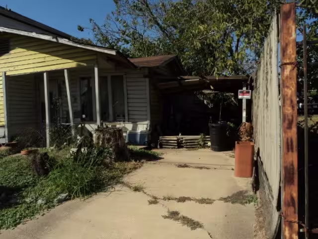 Photo 2 of 3411 Hinton Boulevard, Houston, TX