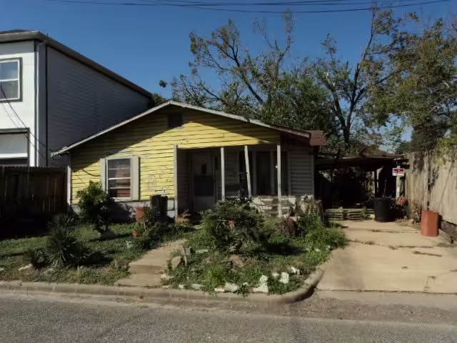 Photo 5 of 3411 Hinton Boulevard, Houston, TX