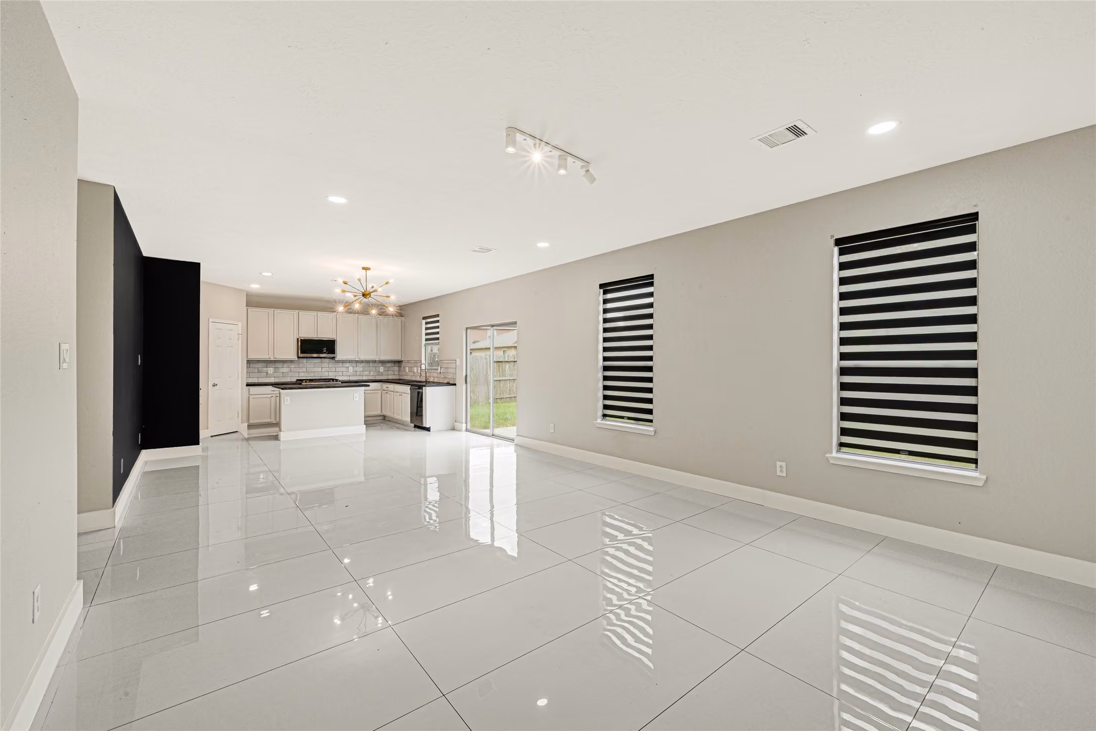 Photo 7 of 7923 Tilbury Woods Lane, Cypress, TX