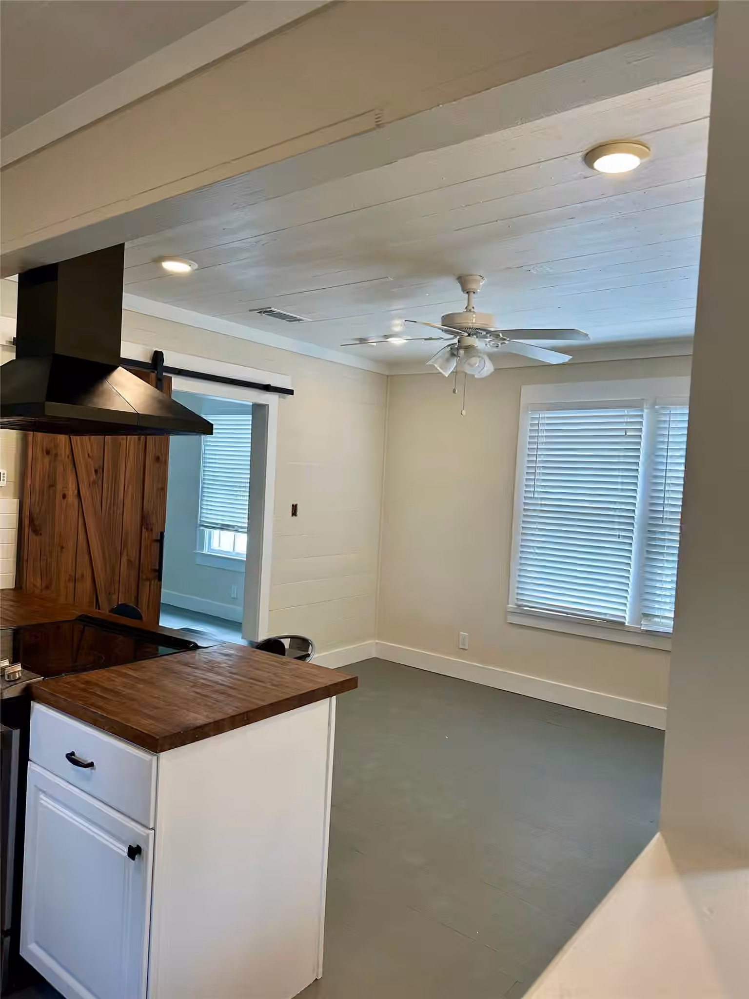 Photo 7 of 1009 Sealy Street, Galveston, TX