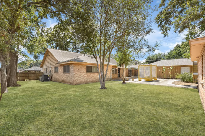 Photo 2 of 7702 Dashwood Drive, Houston, TX