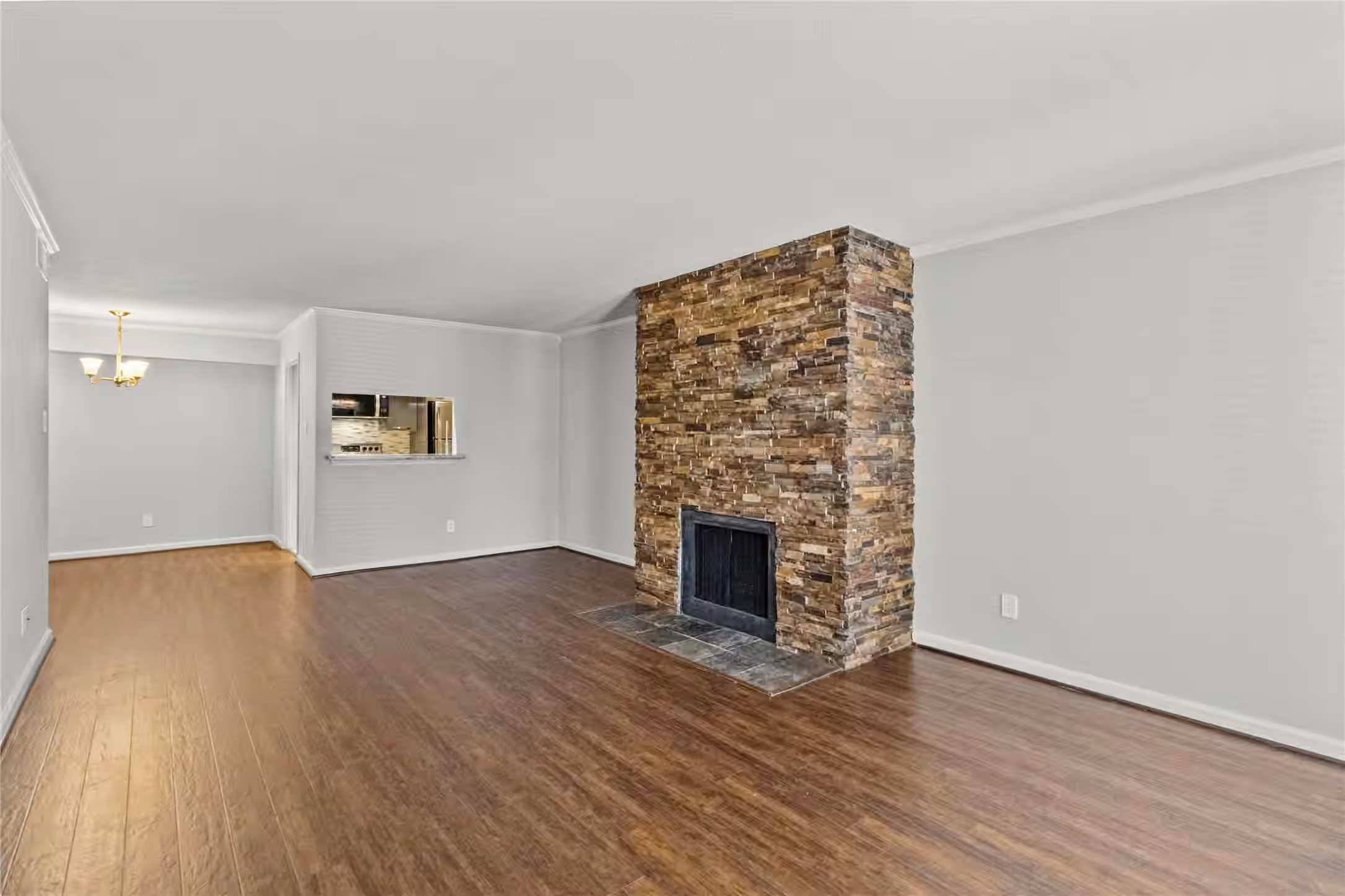 Photo 4 of 4627 Wild Indigo Street 604, Houston, TX