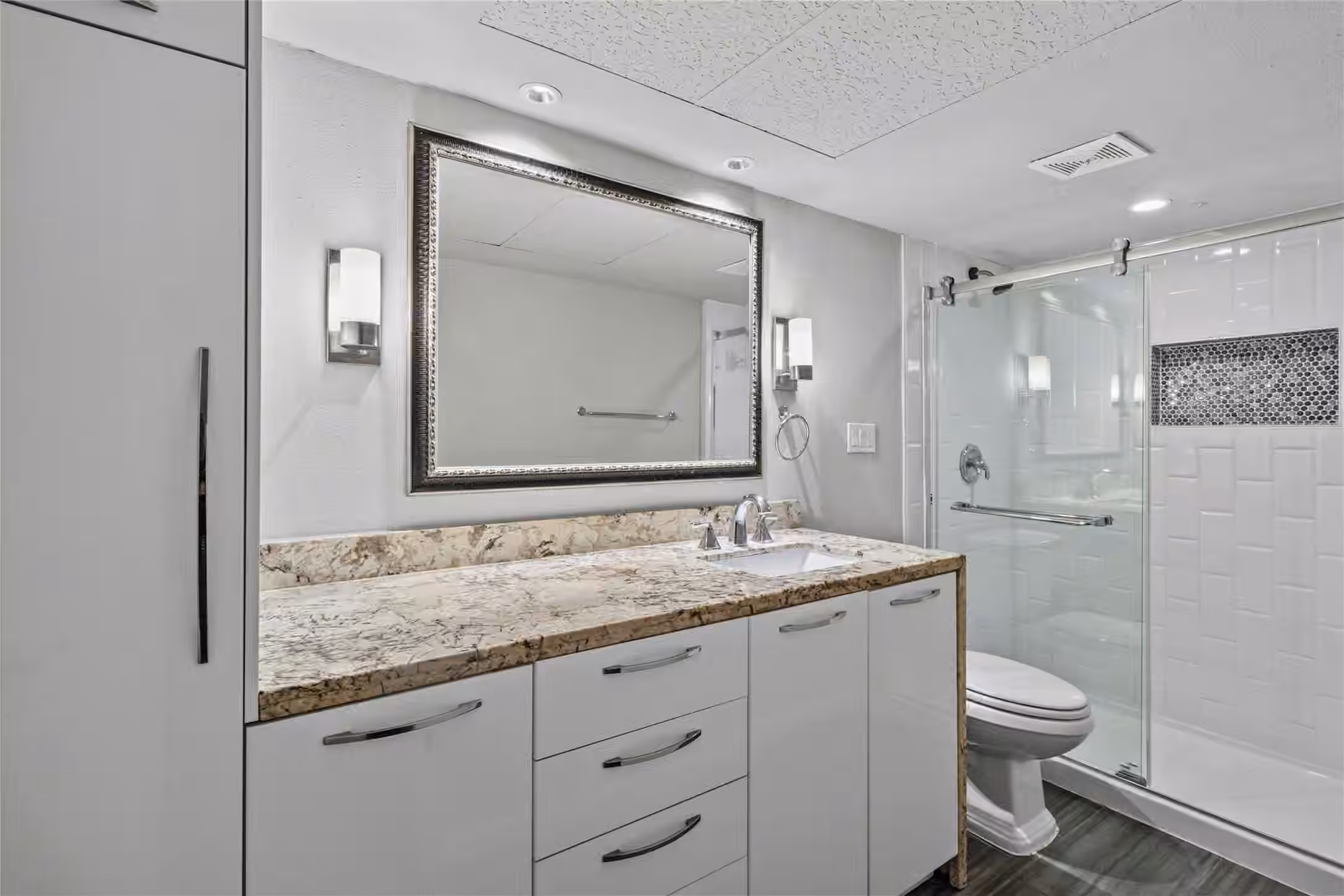 Photo 7 of 4627 Wild Indigo Street 604, Houston, TX