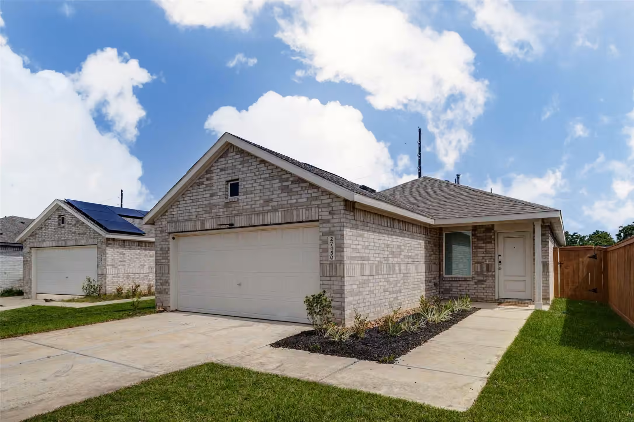 Photo 2 of 27450 Sweetwater Bay Drive, Katy, TX