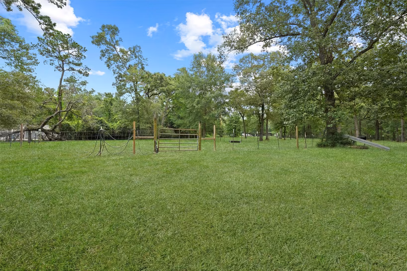 Photo 3 of 6803 Treaschwig Road, Spring, TX