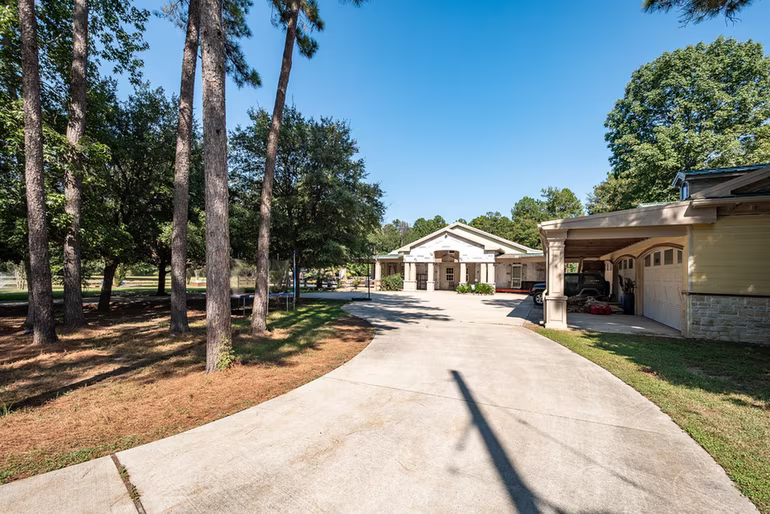 Photo 3 of 11105 Crockett Martin Road, Conroe, TX