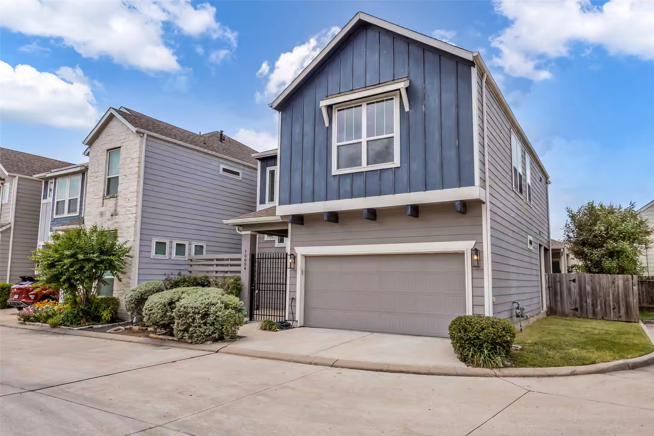 Photo 2 of 10004 Steeple Farms Drive, Houston, TX