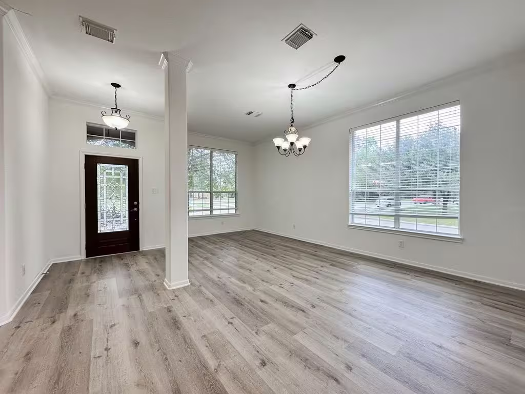 Photo 2 of 73 E Montfair Boulevard, The Woodlands, TX