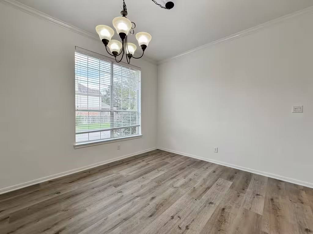 Photo 4 of 73 E Montfair Boulevard, The Woodlands, TX