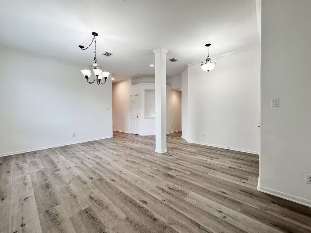 Photo 5 of 73 E Montfair Boulevard, The Woodlands, TX