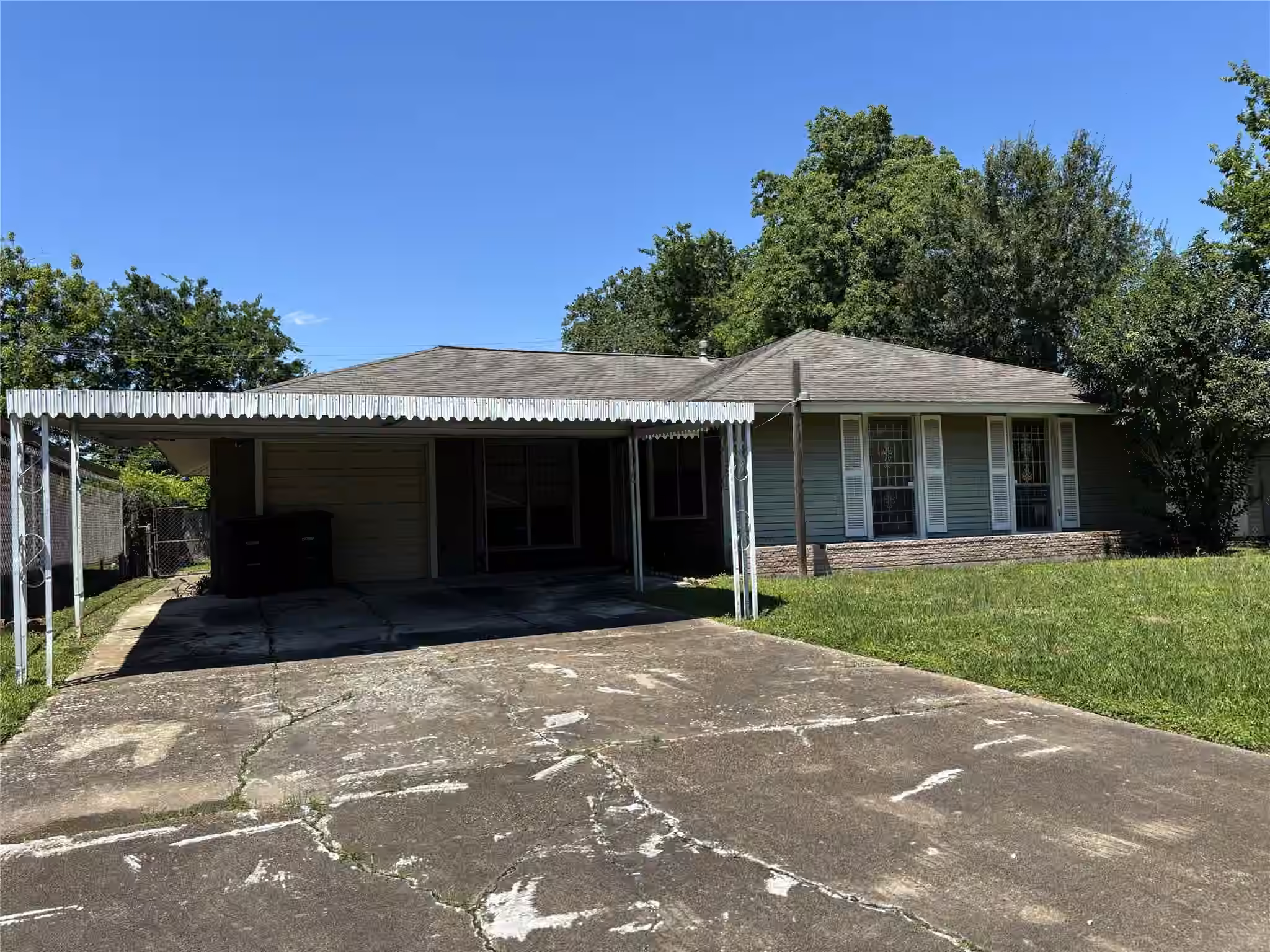 Photo 2 of 6159 Lyndhurst Drive, Houston, TX