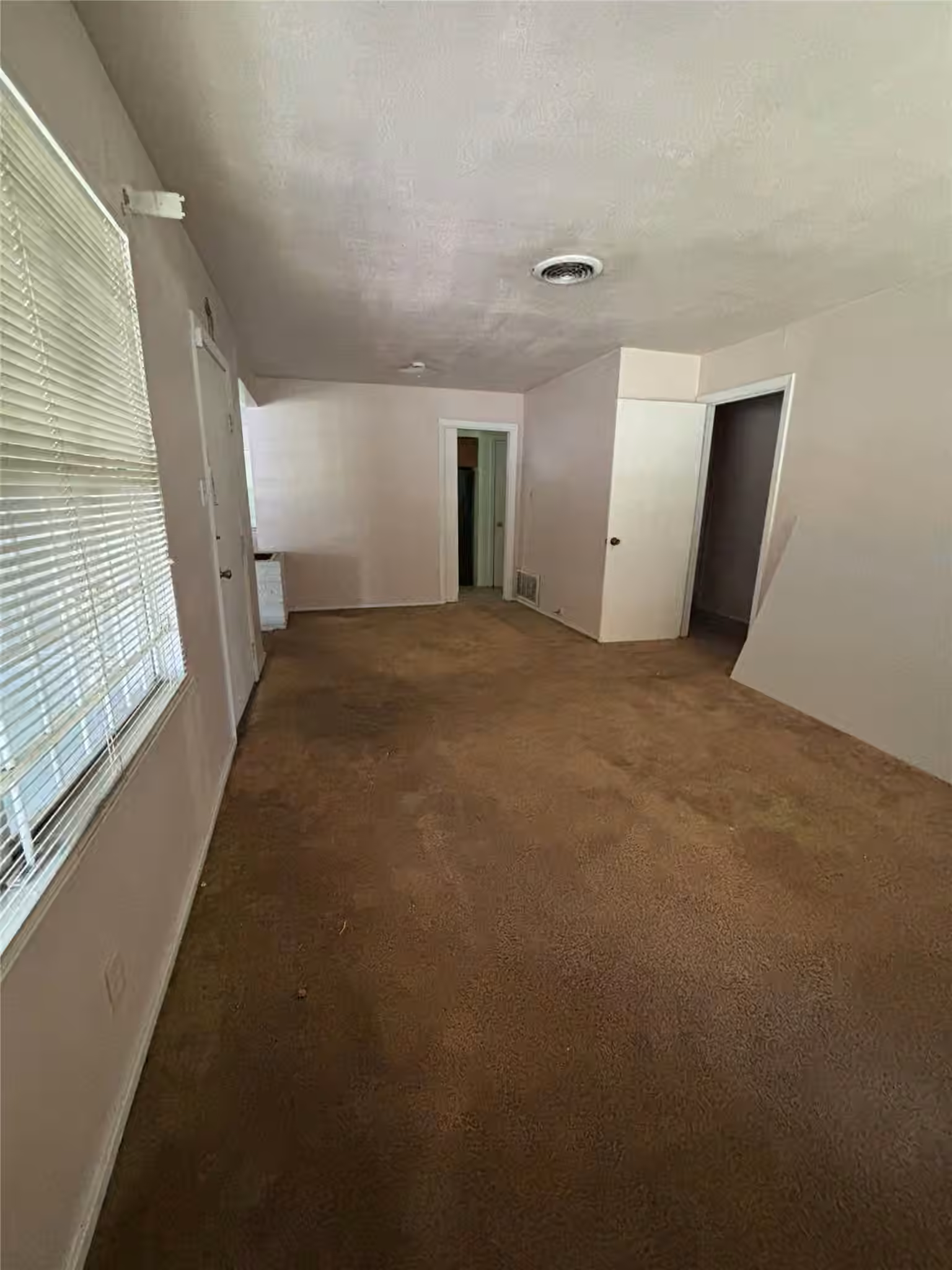 Photo 3 of 6159 Lyndhurst Drive, Houston, TX