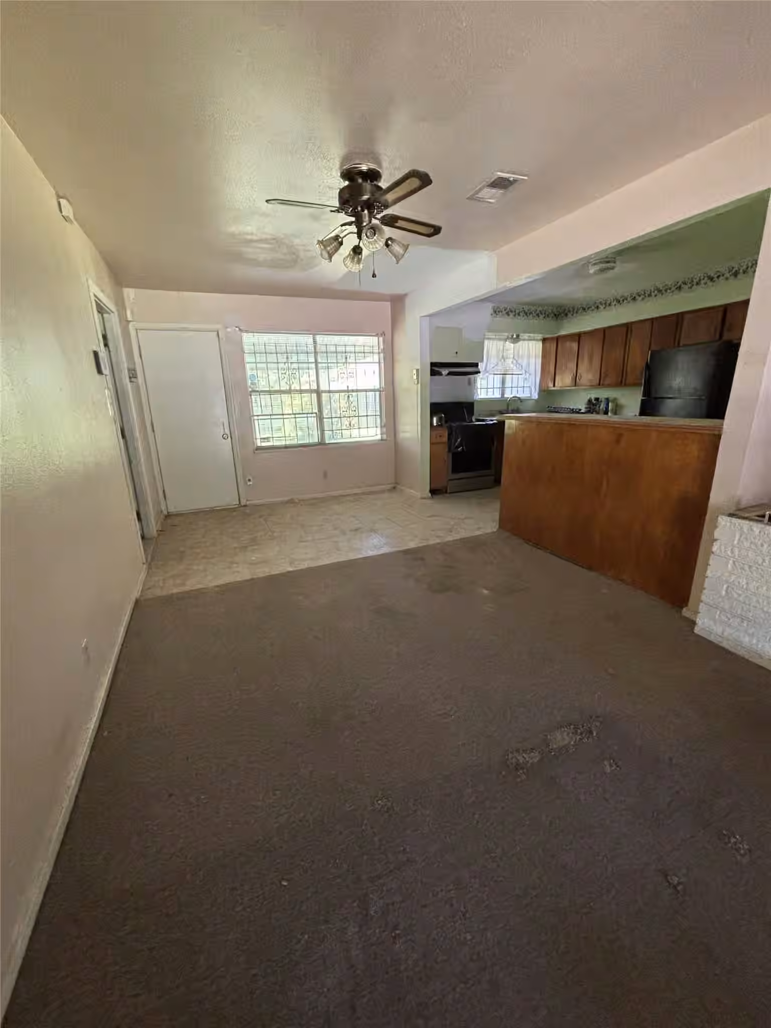 Photo 5 of 6159 Lyndhurst Drive, Houston, TX