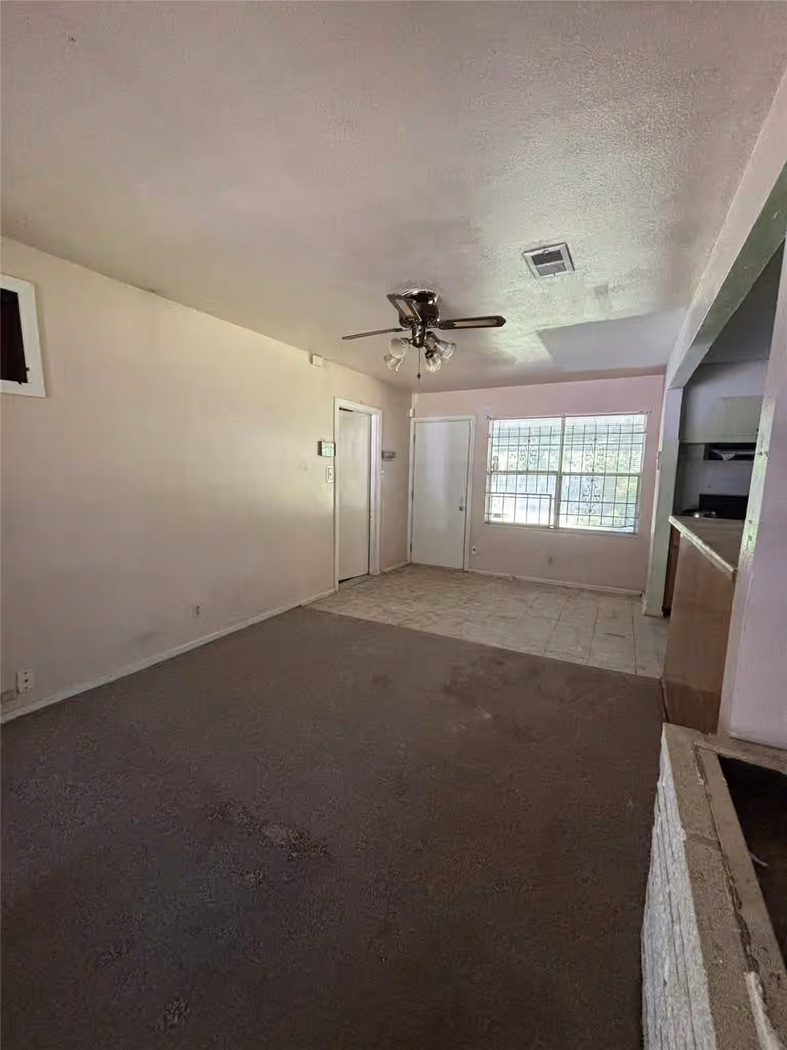 Photo 6 of 6159 Lyndhurst Drive, Houston, TX