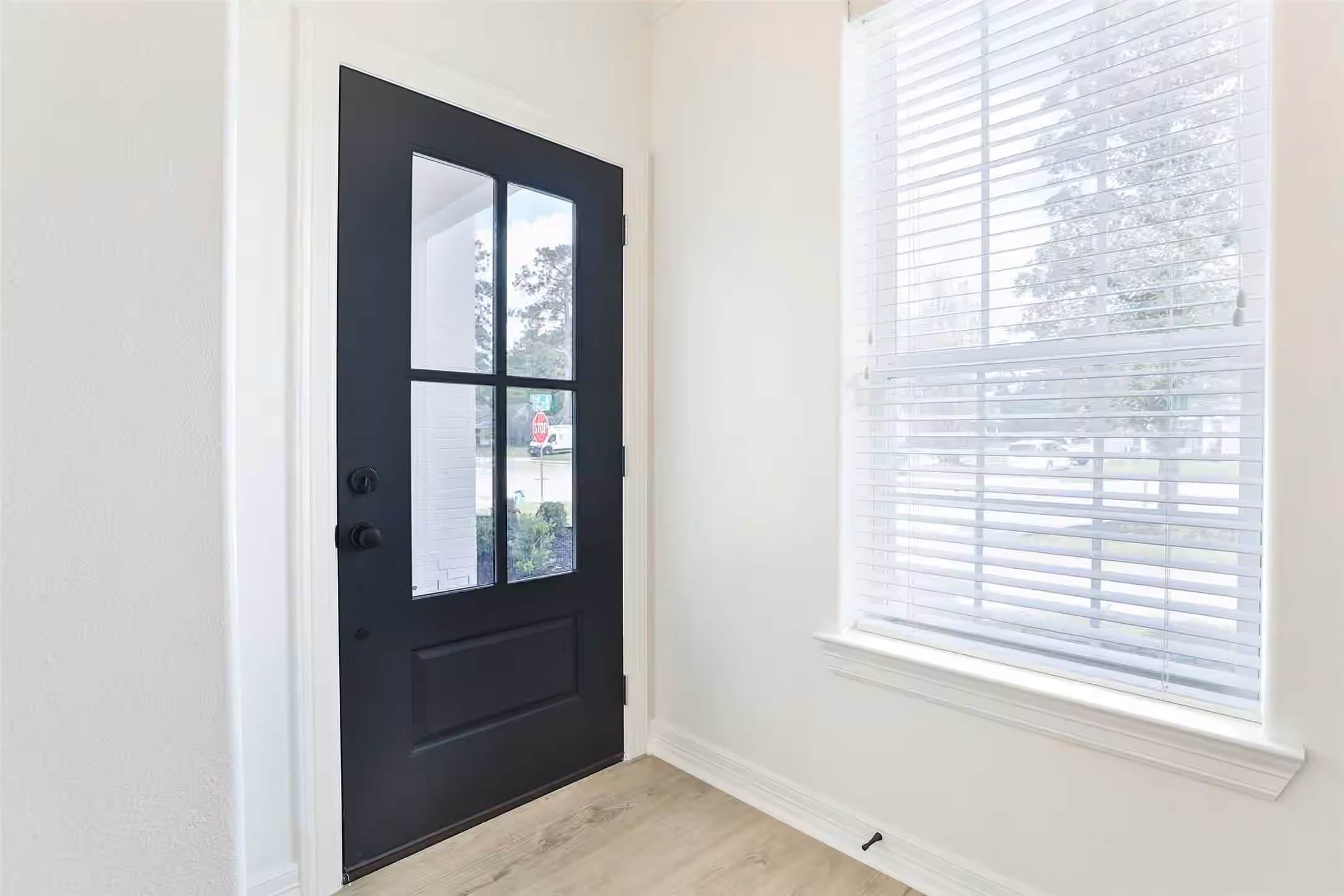 Photo 5 of 979 W 43rd Street, Houston, TX