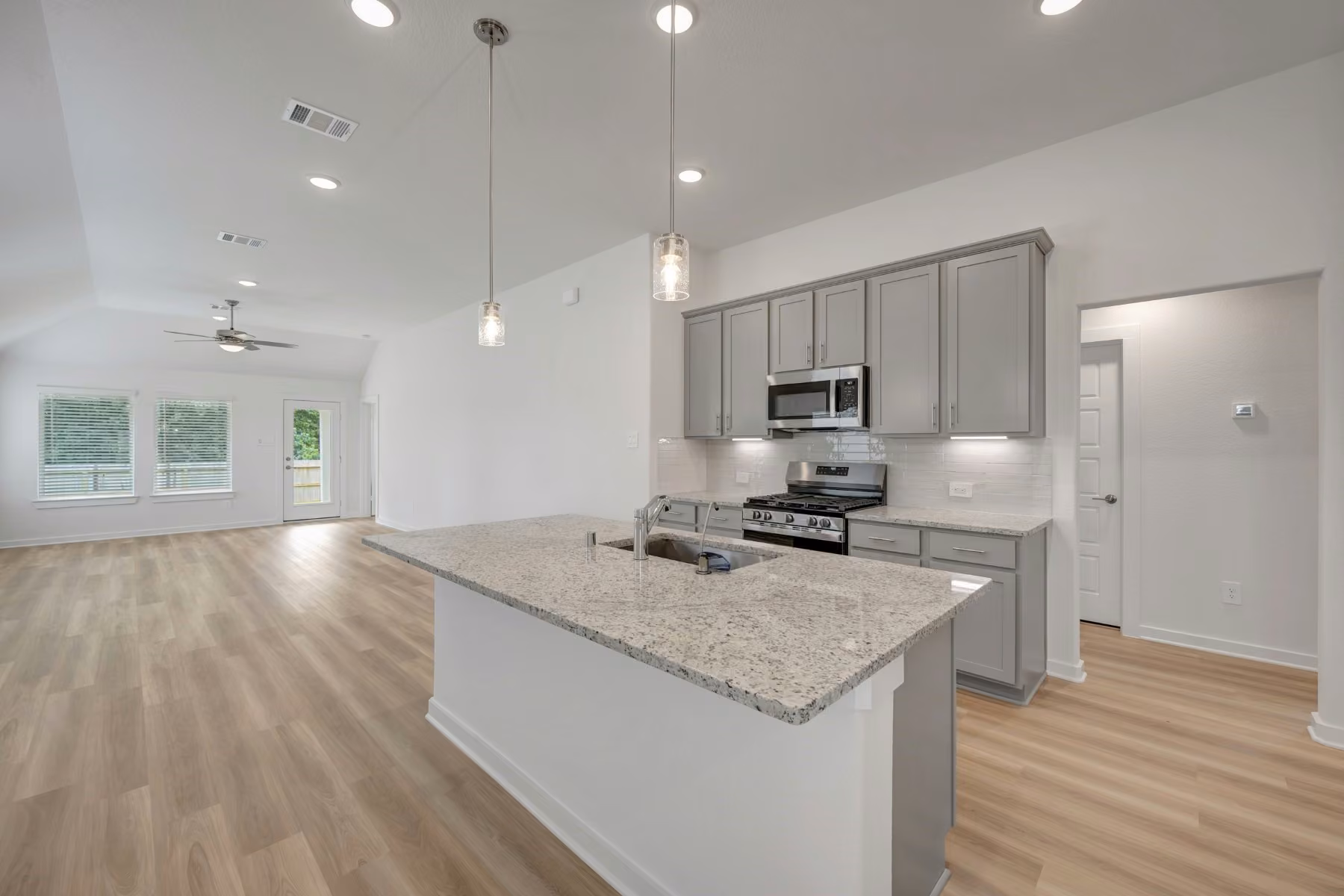 Photo 3 of 10406 Antonio Avenue, Montgomery, TX