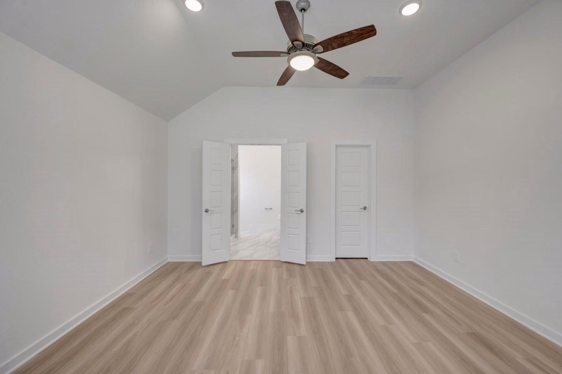 Photo 5 of 10406 Antonio Avenue, Montgomery, TX