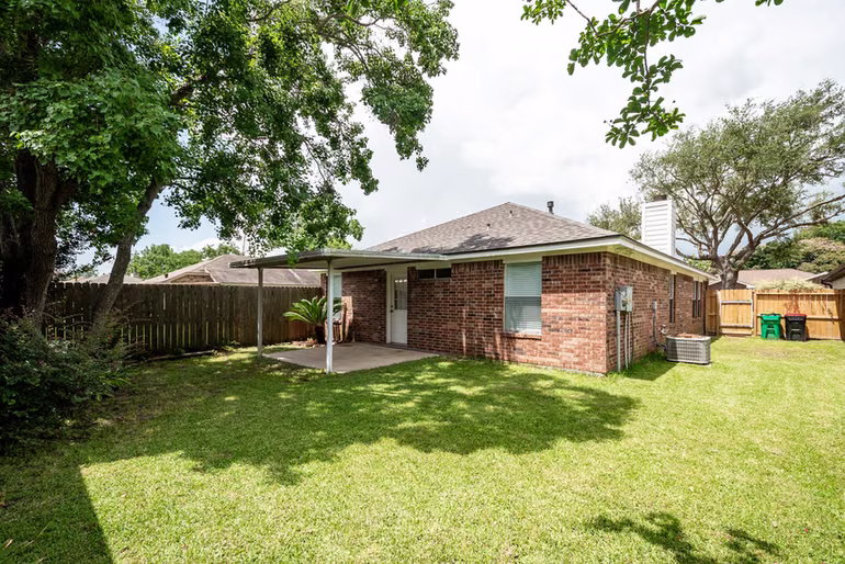 Photo 7 of 4705 Meadowood Drive, Baytown, TX