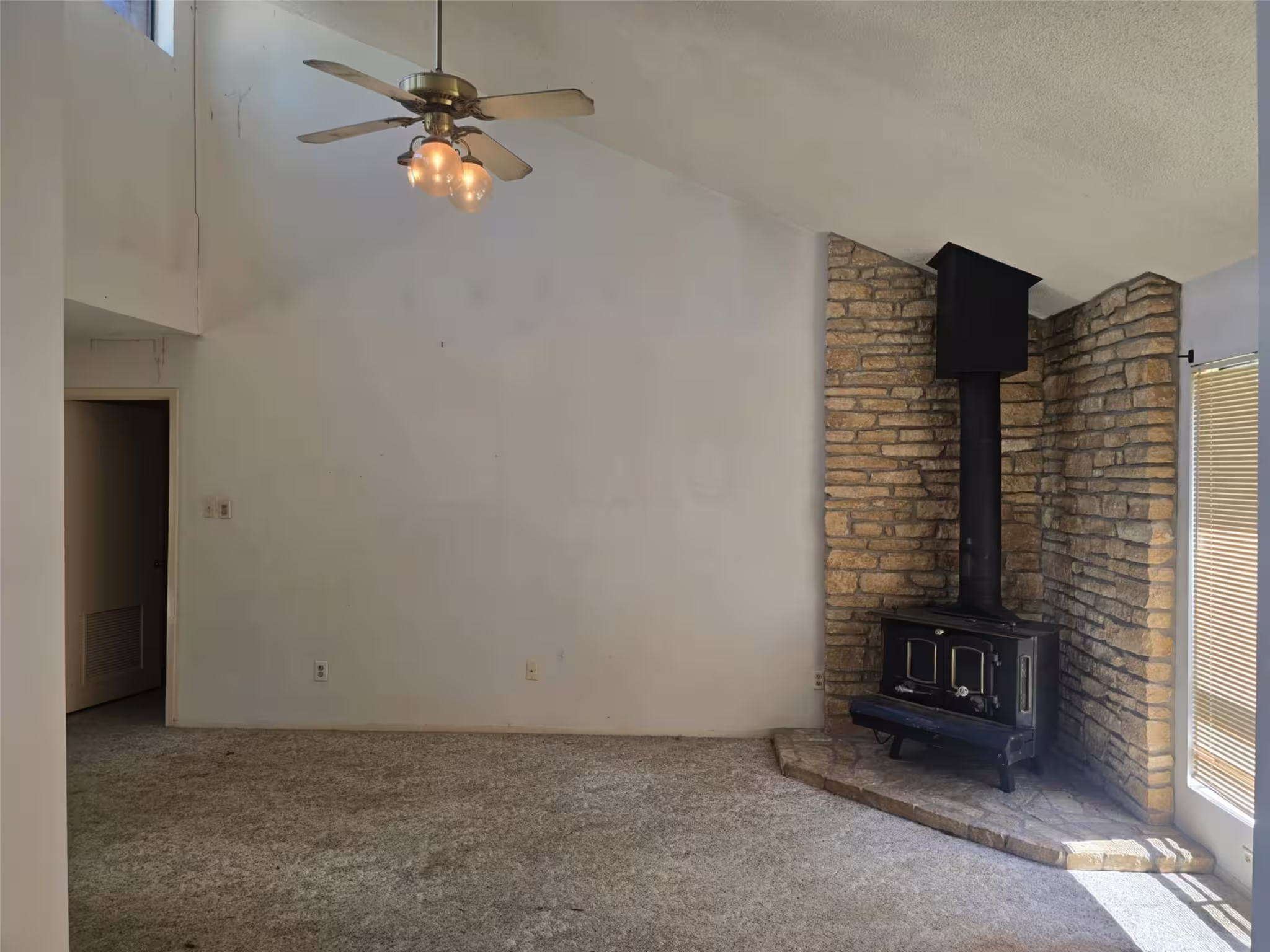 Photo 4 of 26401 Darkwood Court, Huntsville, TX