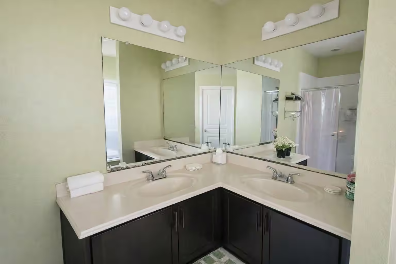 Photo 4 of 5011 Cypress Willow Drive, Katy, TX