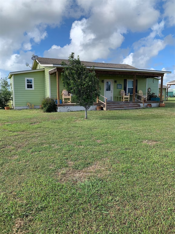 Photo 4 of 142 Tarpon Drive, Palacios, TX