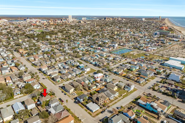 Photo 3 of 2205 30th Street, Galveston, TX
